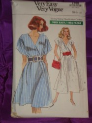 7468 EZ VOGUE MOCK WRAP FLARE SHORT SLEEVE DRESS LENGTHS PATTERN 8-12